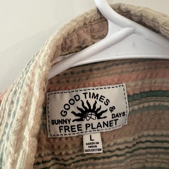 Free Planet short sleeve button down L - Picture 6 of 8